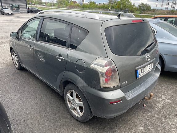 Toyota Corolla Verso 4 of 5