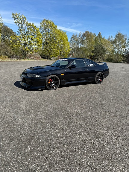 Nissan Skyline 2 of 5
