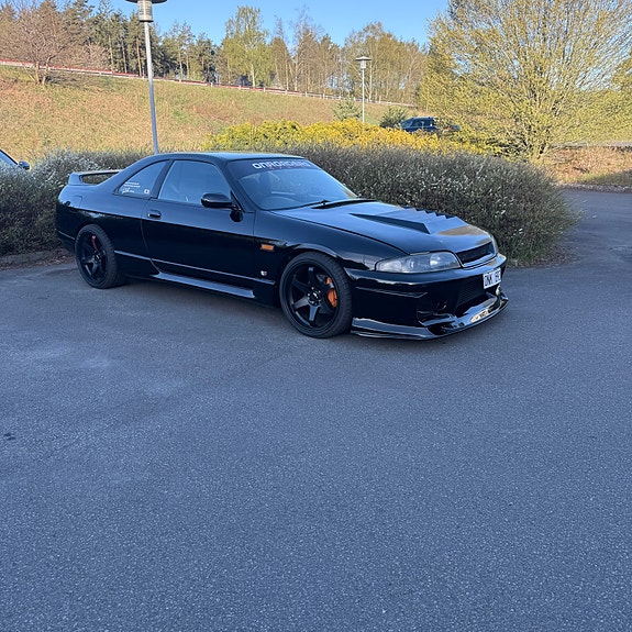Nissan Skyline 3 of 5