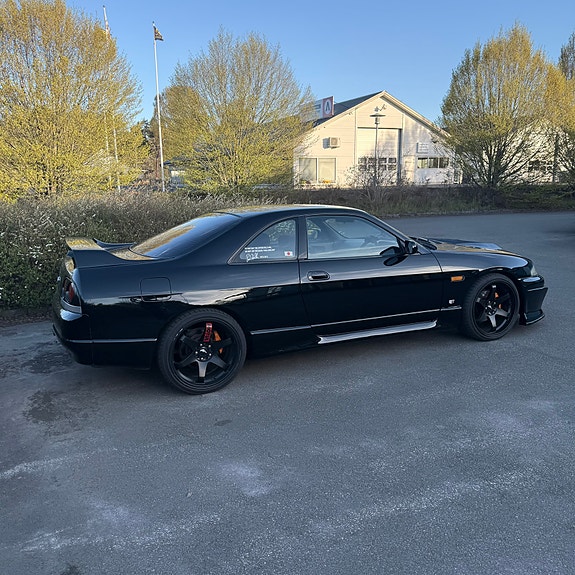 Nissan Skyline 4 of 5