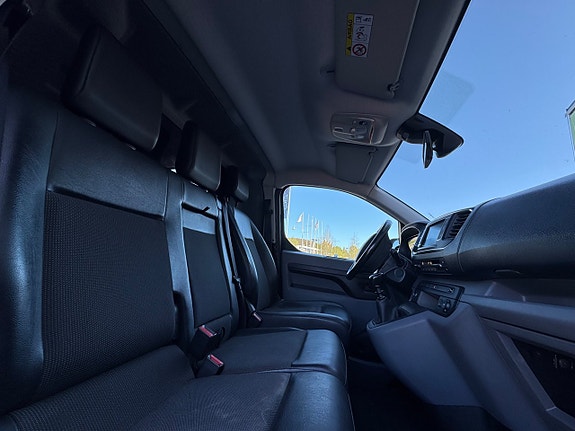 Opel Vivaro 12 of 16