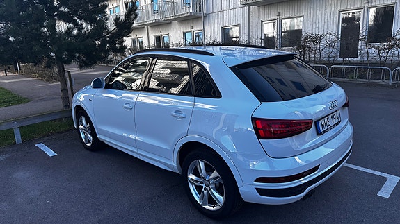 Audi Q3 2 of 5