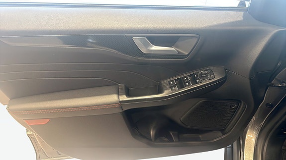 Ford Kuga 11 of 12