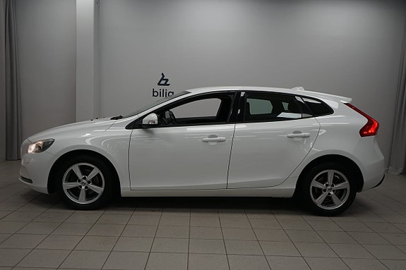 Volvo V40 2 of 5