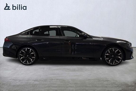 BMW 530e 16 of 18