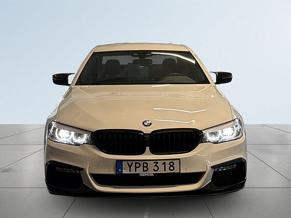 BMW 520d 2 of 5