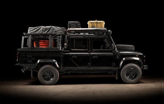 Land Rover Defender 130 2 of 4