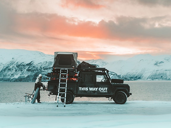 Land Rover Defender 130 3 of 4