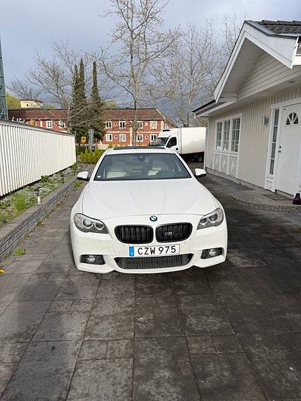 BMW 520d 2 of 5