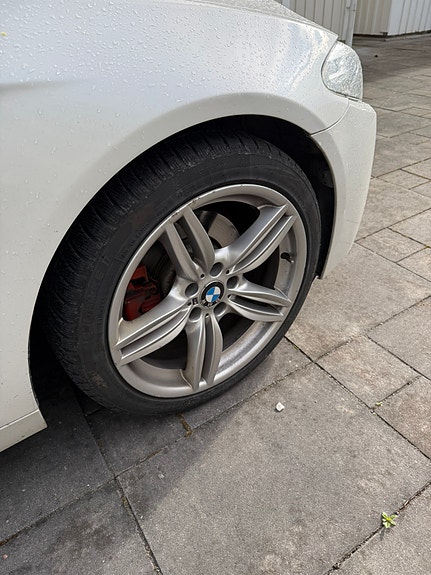 BMW 520d 3 of 5