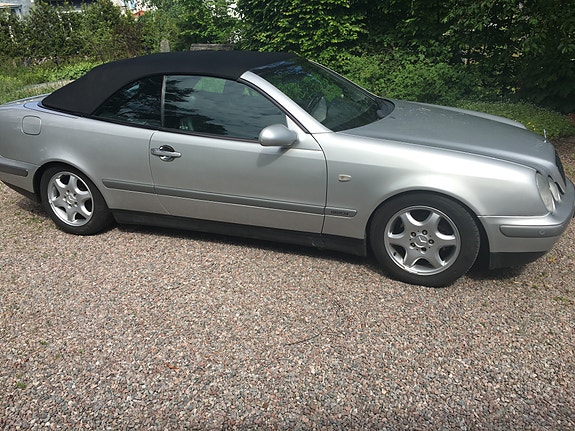 Mercedes-Benz CLK320 2 of 5