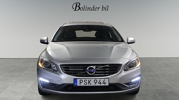 Volvo V60 2 of 24