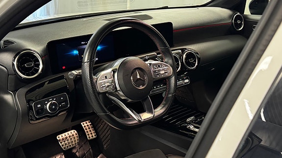 Mercedes-Benz A250 13 of 24