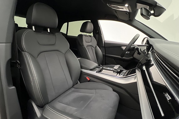 Audi Q8 20 of 27