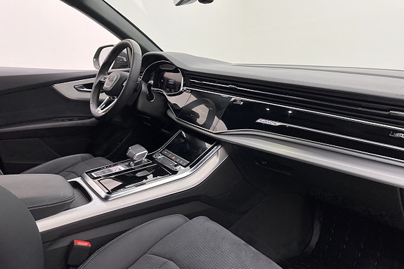 Audi Q8 21 of 27
