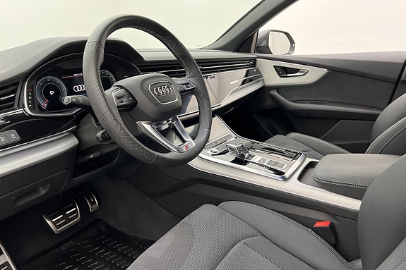 Audi Q8 9 of 27