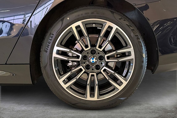 BMW 530e 15 of 18