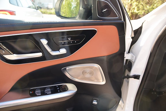 Mercedes-Benz C300 23 of 27