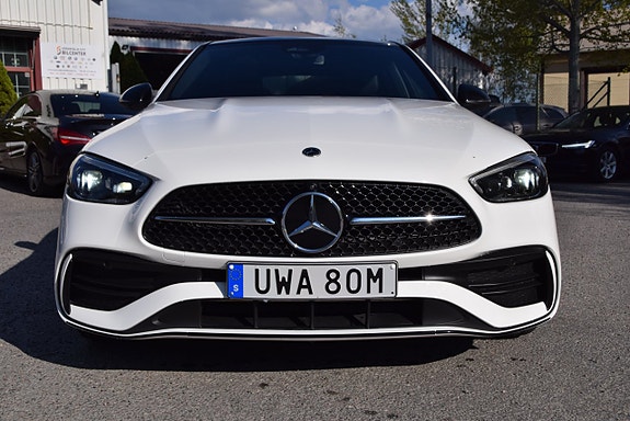 Mercedes-Benz C300 2 of 5