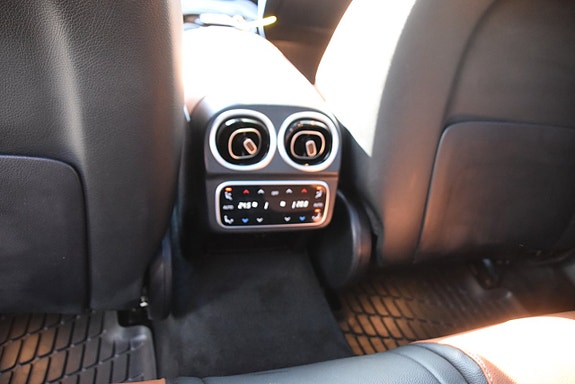 Mercedes-Benz C300 8 of 27