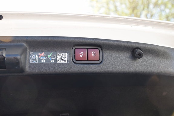 Mercedes-Benz C300 26 of 27