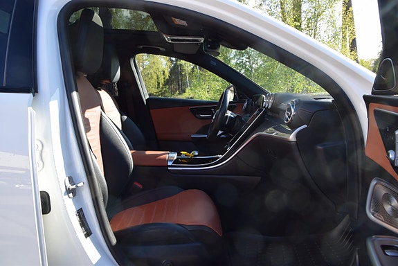 Mercedes-Benz C300 10 of 27