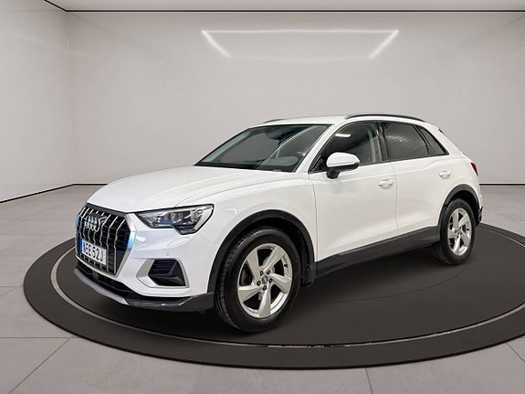 Audi Q3 3 of 5