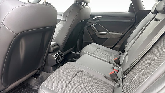 Audi Q3 12 of 22