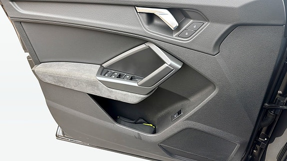 Audi Q3 15 of 22