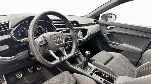Audi Q3 7 of 22