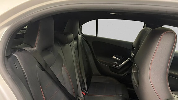 Mercedes-Benz A180 d 14 of 16