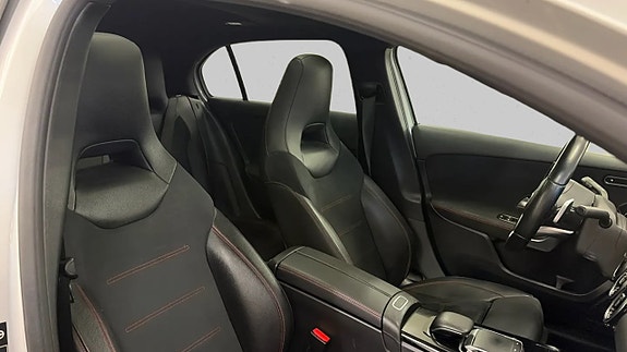 Mercedes-Benz A180 d 15 of 16