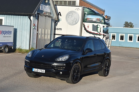 Porsche Cayenne 3 of 5
