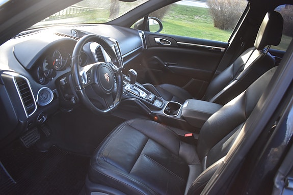 Porsche Cayenne 7 of 10