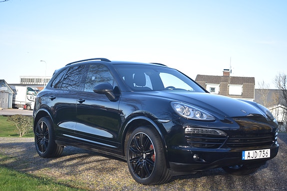 Porsche Cayenne 2 of 5
