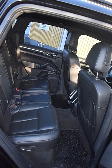 Porsche Cayenne 8 of 10