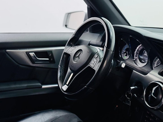 Mercedes-Benz GLK220 4 of 5