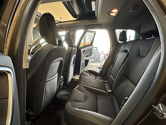 Volvo XC60 16 of 25