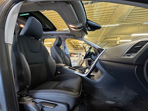 Volvo XC60 14 of 25