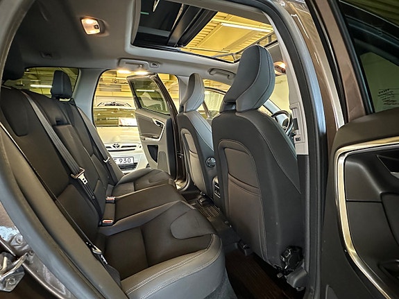 Volvo XC60 15 of 25