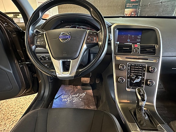 Volvo XC60 10 of 25