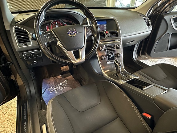 Volvo XC60 13 of 25