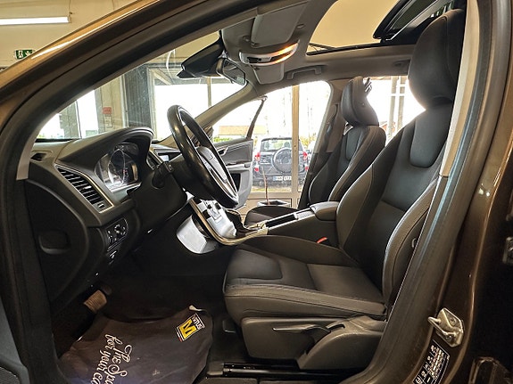 Volvo XC60 12 of 25