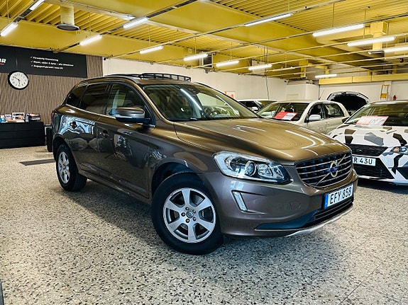 Volvo XC60 2 of 25
