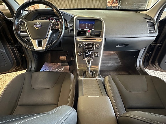 Volvo XC60 9 of 25