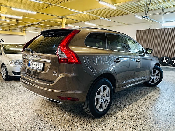 Volvo XC60 5 of 25