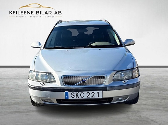 Volvo V70 3 of 19