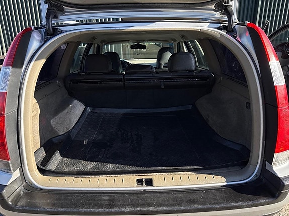 Volvo V70 11 of 19
