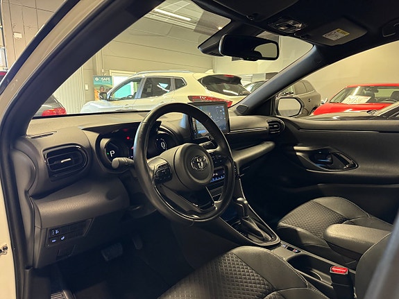 Toyota Yaris 6 of 18