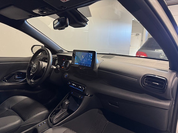 Toyota Yaris 8 of 18